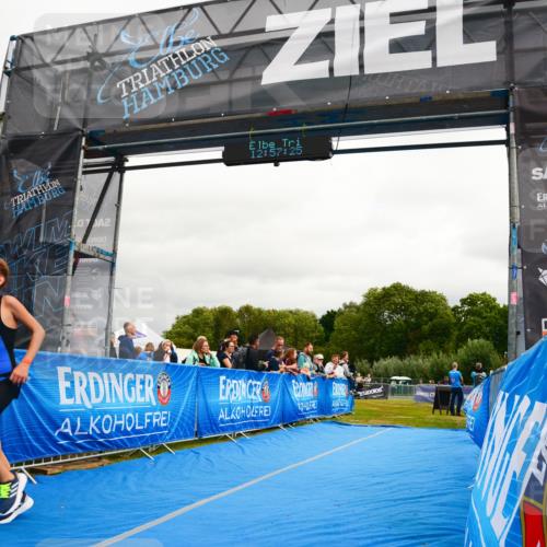 30.08.2026 - Elbe Triathlon Hamburg LAZAROV Photography http://msf.ph/oto/10090831 30.08.2026 12:57:26 Ziel 1849, 1853 meine-sportfotos.de