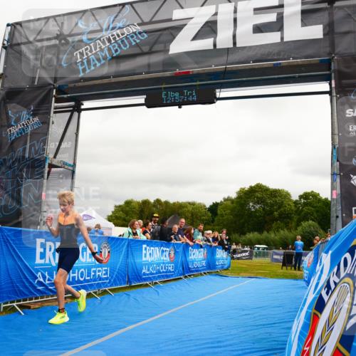 30.08.2026 - Elbe Triathlon Hamburg LAZAROV Photography http://msf.ph/oto/10090842 30.08.2026 12:57:44 Ziel 1792 meine-sportfotos.de
