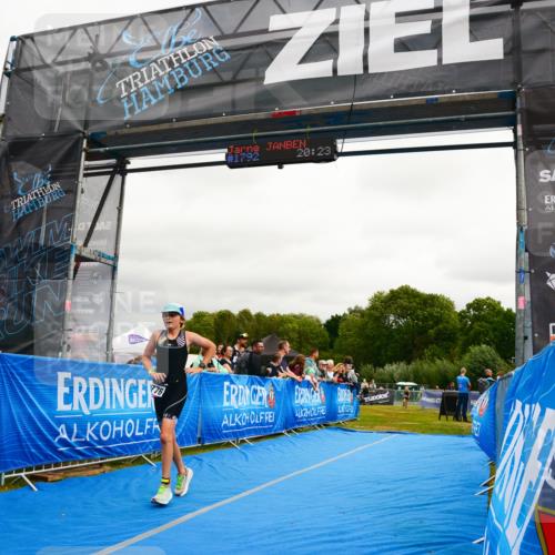 30.08.2026 - Elbe Triathlon Hamburg LAZAROV Photography http://msf.ph/oto/10090851 30.08.2026 12:57:59 Ziel 1776 meine-sportfotos.de