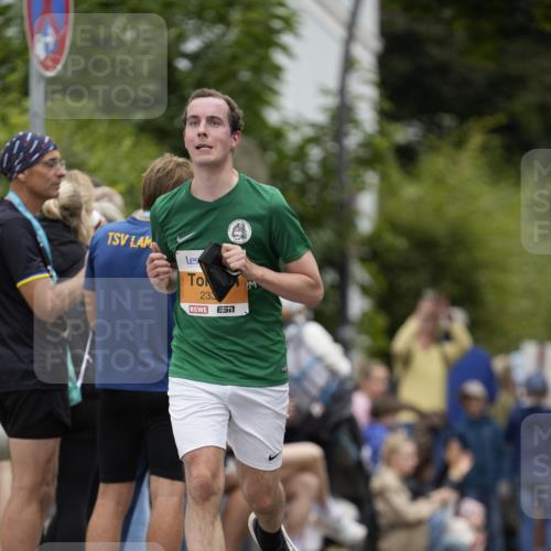 30.08.2026 - Blankeneser Heldenlauf Patografie http://msf.ph/oto/10090858 30.08.2026 12:04:32 Ziel 2196, 2333, 2766, 2795, 2811, 2829, 4125 meine-sportfotos.de