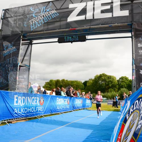 30.08.2026 - Elbe Triathlon Hamburg LAZAROV Photography http://msf.ph/oto/10090863 30.08.2026 13:02:28 Ziel 1797, 1820, 1889 meine-sportfotos.de