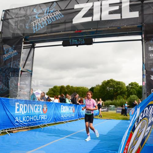 30.08.2026 - Elbe Triathlon Hamburg LAZAROV Photography http://msf.ph/oto/10090876 30.08.2026 13:02:29 Ziel 1797, 1820, 1889 meine-sportfotos.de