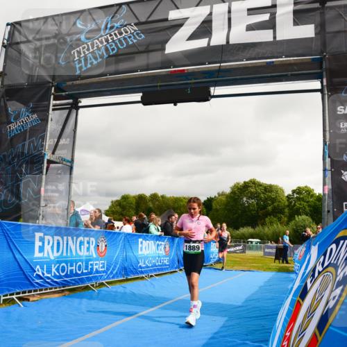 30.08.2026 - Elbe Triathlon Hamburg LAZAROV Photography http://msf.ph/oto/10090878 30.08.2026 13:02:29 Ziel 1797, 1820, 1889 meine-sportfotos.de