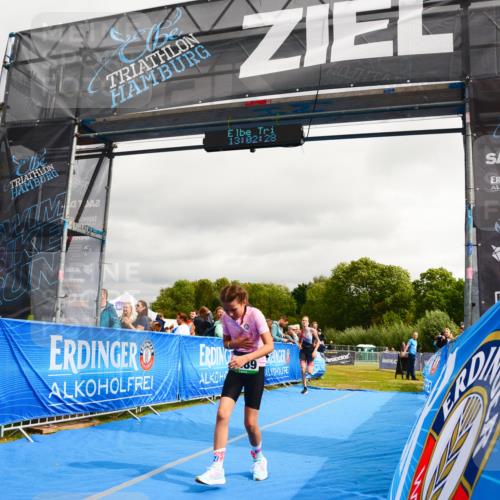 30.08.2026 - Elbe Triathlon Hamburg LAZAROV Photography http://msf.ph/oto/10090882 30.08.2026 13:02:29 Ziel 1797, 1820, 1889 meine-sportfotos.de