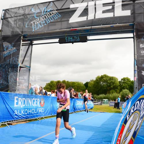 30.08.2026 - Elbe Triathlon Hamburg LAZAROV Photography http://msf.ph/oto/10090884 30.08.2026 13:02:29 Ziel 1797, 1820, 1889 meine-sportfotos.de