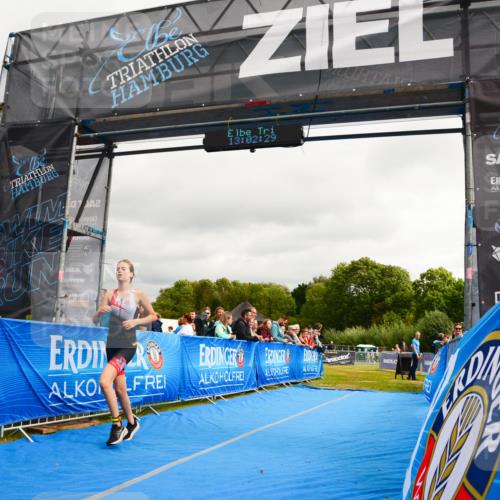 30.08.2026 - Elbe Triathlon Hamburg LAZAROV Photography http://msf.ph/oto/10090888 30.08.2026 13:02:31 Ziel 1820, 1889 meine-sportfotos.de