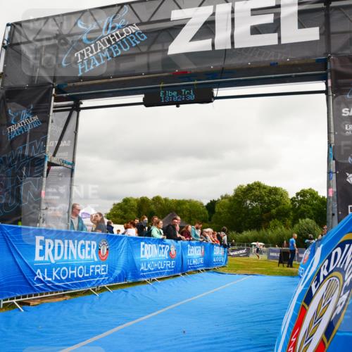 30.08.2026 - Elbe Triathlon Hamburg LAZAROV Photography http://msf.ph/oto/10090899 30.08.2026 13:02:32 Ziel 1820, 1889 meine-sportfotos.de