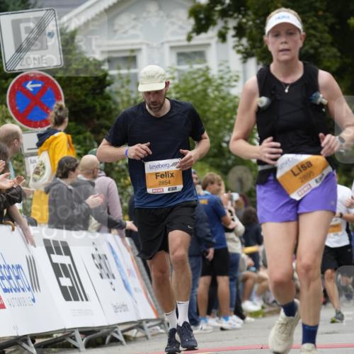 30.08.2026 - Blankeneser Heldenlauf Patografie http://msf.ph/oto/10090969 30.08.2026 12:06:22 Ziel 2074, 2370, 2854, 2895, 4157, 4169 meine-sportfotos.de