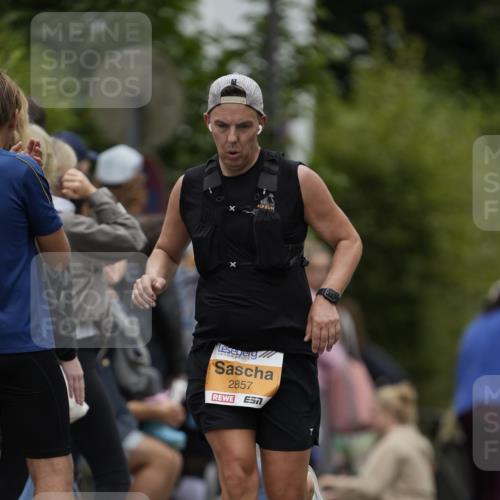 30.08.2026 - Blankeneser Heldenlauf Patografie http://msf.ph/oto/10090997 30.08.2026 12:07:05 Ziel 2123, 2124, 2857 meine-sportfotos.de