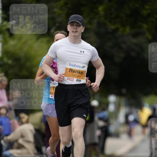 30.08.2026 - Blankeneser Heldenlauf Patografie http://msf.ph/oto/10091003 30.08.2026 12:07:09 Ziel 2715, 2857, 2868 meine-sportfotos.de
