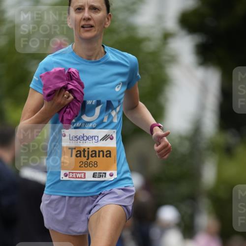 30.08.2026 - Blankeneser Heldenlauf Patografie http://msf.ph/oto/10091005 30.08.2026 12:07:14 Ziel 2715, 2857, 2868 meine-sportfotos.de