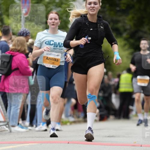 30.08.2026 - Blankeneser Heldenlauf Patografie http://msf.ph/oto/10091081 30.08.2026 12:09:23 Ziel 2036, 2076, 2077, 2157, 2422 meine-sportfotos.de