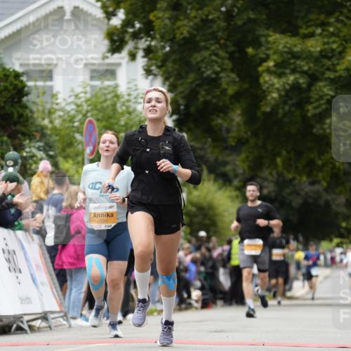 30.08.2026 - Blankeneser Heldenlauf Patografie http://msf.ph/oto/10091082 30.08.2026 12:09:24 Ziel 2036, 2076, 2077, 2157, 2422 meine-sportfotos.de