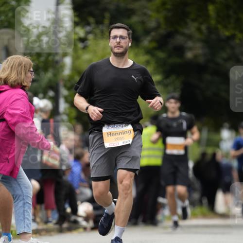 30.08.2026 - Blankeneser Heldenlauf Patografie http://msf.ph/oto/10091084 30.08.2026 12:09:26 Ziel 2036, 2055, 2076, 2077, 2157, 2422 meine-sportfotos.de