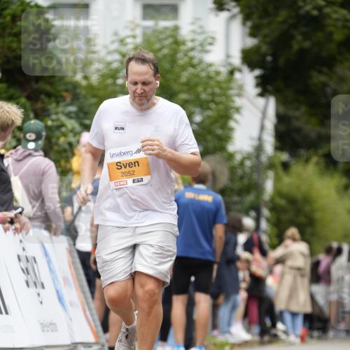30.08.2026 - Blankeneser Heldenlauf Patografie http://msf.ph/oto/10091108 30.08.2026 12:09:54 Ziel 2052 meine-sportfotos.de