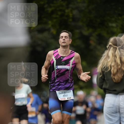 30.08.2026 - Blankeneser Heldenlauf Patografie http://msf.ph/oto/10091140 30.08.2026 12:10:40 Ziel 2051, 4127, 4137, 4342, 4367 meine-sportfotos.de