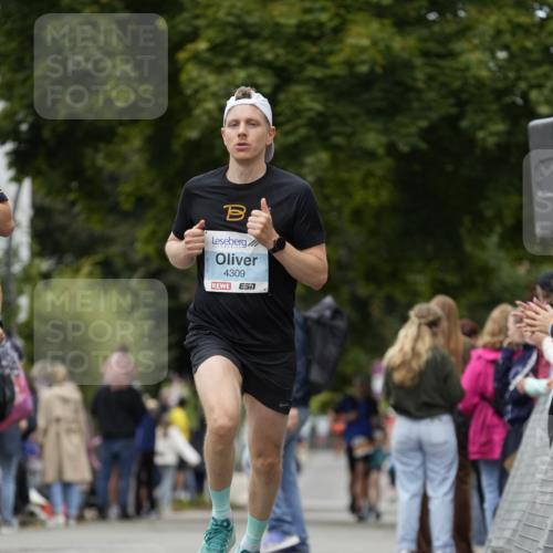30.08.2026 - Blankeneser Heldenlauf Patografie http://msf.ph/oto/10091155 30.08.2026 12:10:55 Ziel 2393, 2912, 4202, 4309 meine-sportfotos.de