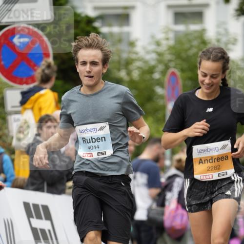 30.08.2026 - Blankeneser Heldenlauf Patografie http://msf.ph/oto/10091288 30.08.2026 12:14:19 Ziel 2130, 2282, 2283, 4044 meine-sportfotos.de