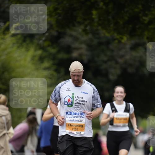 30.08.2026 - Blankeneser Heldenlauf Patografie http://msf.ph/oto/10091292 30.08.2026 12:14:29 Ziel 2012 meine-sportfotos.de
