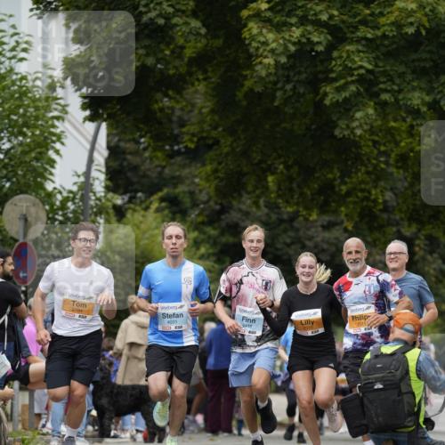 30.08.2026 - Blankeneser Heldenlauf Patografie http://msf.ph/oto/10091307 30.08.2026 12:15:00 Ziel 2070, 2071, 2676, 2784, 4416 meine-sportfotos.de
