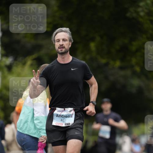 30.08.2026 - Blankeneser Heldenlauf Patografie http://msf.ph/oto/10091372 30.08.2026 12:16:23 Ziel 2268, 2309, 4182, 4451 meine-sportfotos.de