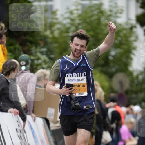 30.08.2026 - Blankeneser Heldenlauf Patografie http://msf.ph/oto/10091373 30.08.2026 12:16:25 Ziel 2268, 2309, 4182, 4451 meine-sportfotos.de