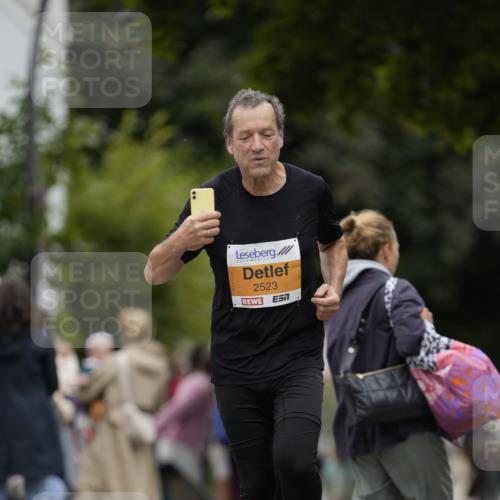 30.08.2026 - Blankeneser Heldenlauf Patografie http://msf.ph/oto/10091392 30.08.2026 12:16:51 Ziel 2523, 2742, 2747, 4080 meine-sportfotos.de