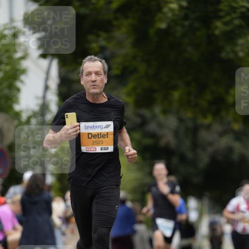 30.08.2026 - Blankeneser Heldenlauf Patografie http://msf.ph/oto/10091395 30.08.2026 12:16:53 Ziel 2523, 2742, 2747 meine-sportfotos.de