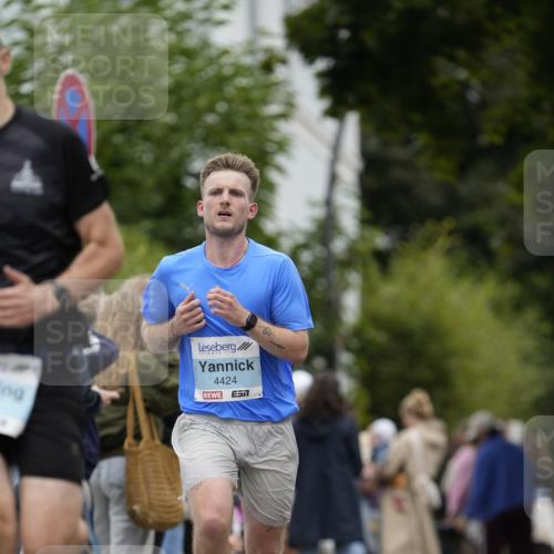 30.08.2026 - Blankeneser Heldenlauf Patografie http://msf.ph/oto/10091400 30.08.2026 12:17:00 Ziel 2523, 4243, 4424 meine-sportfotos.de