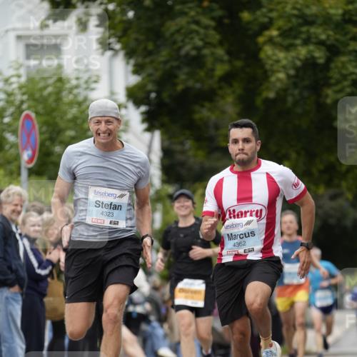 30.08.2026 - Blankeneser Heldenlauf Patografie http://msf.ph/oto/10091449 30.08.2026 12:18:44 Ziel 2216, 2217, 2867, 4323, 4362 meine-sportfotos.de