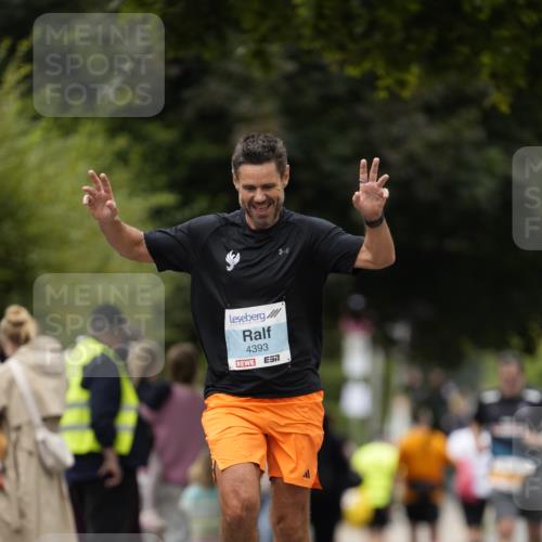 30.08.2026 - Blankeneser Heldenlauf Patografie http://msf.ph/oto/10091542 30.08.2026 12:21:05 Ziel 2601, 4454, 4457 meine-sportfotos.de