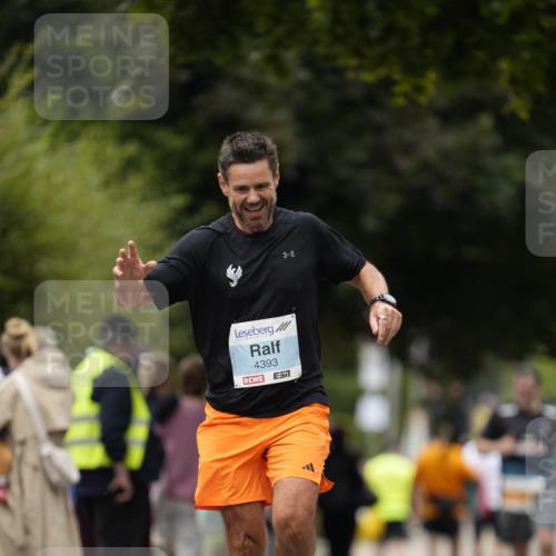 30.08.2026 - Blankeneser Heldenlauf Patografie http://msf.ph/oto/10091543 30.08.2026 12:21:05 Ziel 2601, 4454, 4457 meine-sportfotos.de
