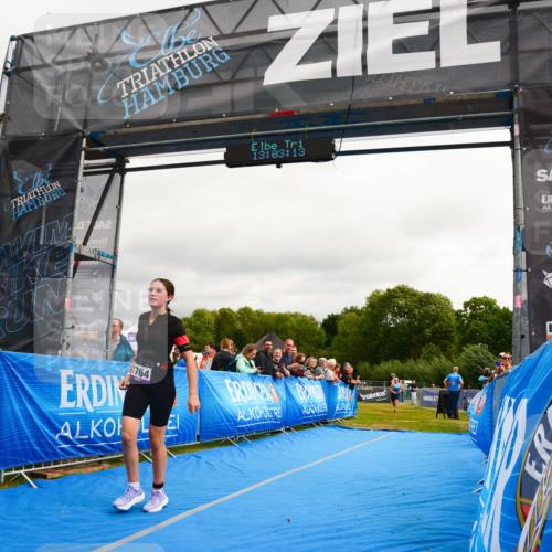 30.08.2026 - Elbe Triathlon Hamburg LAZAROV Photography http://msf.ph/oto/10091561 30.08.2026 13:03:13 Ziel 1808, 1813 meine-sportfotos.de