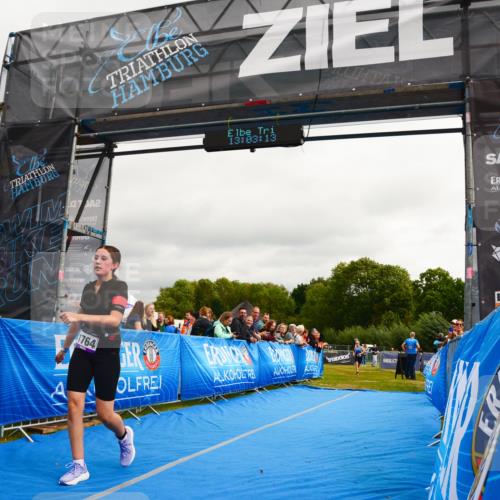 30.08.2026 - Elbe Triathlon Hamburg LAZAROV Photography http://msf.ph/oto/10091565 30.08.2026 13:03:14 Ziel 1808, 1813 meine-sportfotos.de