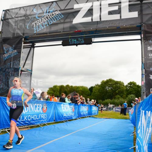 30.08.2026 - Elbe Triathlon Hamburg LAZAROV Photography http://msf.ph/oto/10091579 30.08.2026 13:03:21 Ziel 1813, 1885 meine-sportfotos.de