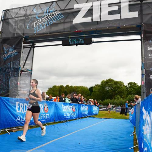 30.08.2026 - Elbe Triathlon Hamburg LAZAROV Photography http://msf.ph/oto/10091584 30.08.2026 13:03:30 Ziel 1885, 1887 meine-sportfotos.de