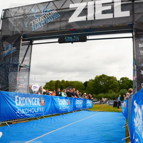 30.08.2026 - Elbe Triathlon Hamburg LAZAROV Photography http://msf.ph/oto/10091591 30.08.2026 13:03:30 Ziel 1885, 1887 meine-sportfotos.de