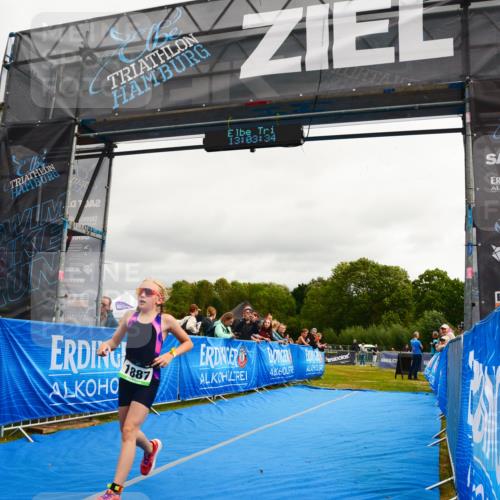 30.08.2026 - Elbe Triathlon Hamburg LAZAROV Photography http://msf.ph/oto/10091598 30.08.2026 13:03:35 Ziel 1887 meine-sportfotos.de