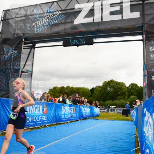 30.08.2026 - Elbe Triathlon Hamburg LAZAROV Photography http://msf.ph/oto/10091602 30.08.2026 13:03:35 Ziel 1887 meine-sportfotos.de