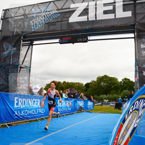 30.08.2026 - Elbe Triathlon Hamburg LAZAROV Photography http://msf.ph/oto/10091631 30.08.2026 13:04:26 Ziel 1786 meine-sportfotos.de