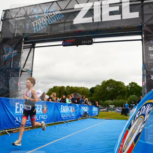 30.08.2026 - Elbe Triathlon Hamburg LAZAROV Photography http://msf.ph/oto/10091635 30.08.2026 13:04:26 Ziel 1786 meine-sportfotos.de