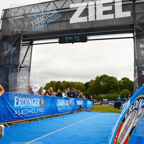 30.08.2026 - Elbe Triathlon Hamburg LAZAROV Photography http://msf.ph/oto/10091638 30.08.2026 13:04:26 Ziel 1786 meine-sportfotos.de
