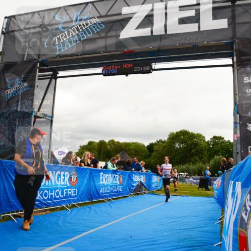 30.08.2026 - Elbe Triathlon Hamburg LAZAROV Photography http://msf.ph/oto/10091640 30.08.2026 13:04:47 Ziel 1805, 1866 meine-sportfotos.de