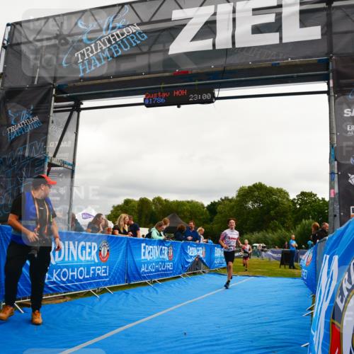 30.08.2026 - Elbe Triathlon Hamburg LAZAROV Photography http://msf.ph/oto/10091642 30.08.2026 13:04:47 Ziel 1805, 1866 meine-sportfotos.de