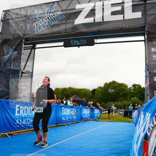 30.08.2026 - Elbe Triathlon Hamburg LAZAROV Photography http://msf.ph/oto/10091700 30.08.2026 13:06:17 Ziel 1683, 1766, 1782 meine-sportfotos.de