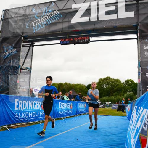30.08.2026 - Elbe Triathlon Hamburg LAZAROV Photography http://msf.ph/oto/10091708 30.08.2026 13:06:22 Ziel 1766, 1782 meine-sportfotos.de