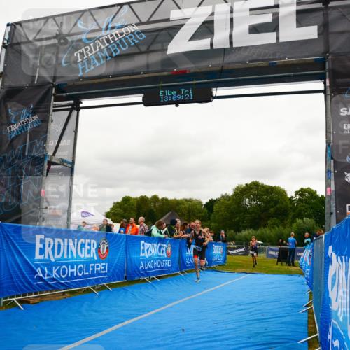 30.08.2026 - Elbe Triathlon Hamburg LAZAROV Photography http://msf.ph/oto/10091787 30.08.2026 13:09:21 Ziel 1777, 1784, 1828 meine-sportfotos.de