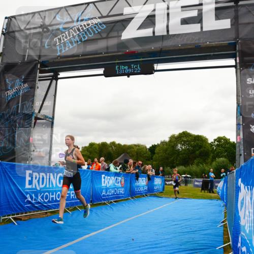 30.08.2026 - Elbe Triathlon Hamburg LAZAROV Photography http://msf.ph/oto/10091790 30.08.2026 13:09:23 Ziel 1777, 1784, 1828 meine-sportfotos.de