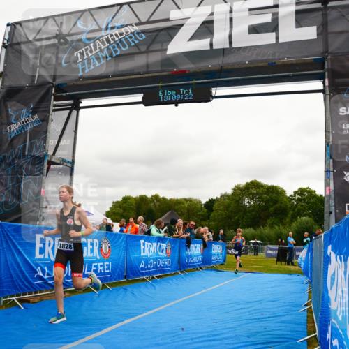 30.08.2026 - Elbe Triathlon Hamburg LAZAROV Photography http://msf.ph/oto/10091793 30.08.2026 13:09:23 Ziel 1777, 1784, 1828 meine-sportfotos.de