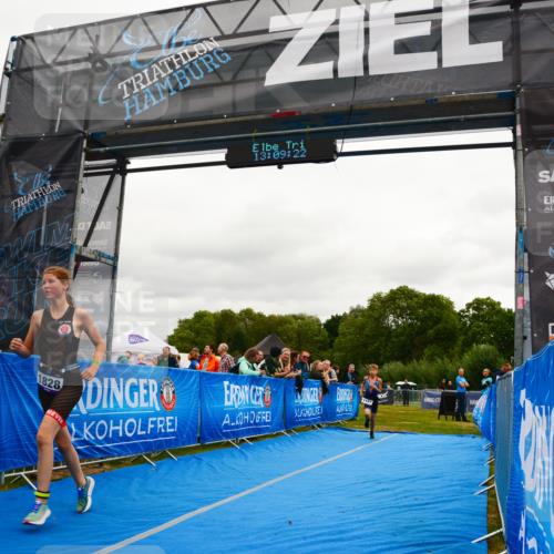 30.08.2026 - Elbe Triathlon Hamburg LAZAROV Photography http://msf.ph/oto/10091794 30.08.2026 13:09:23 Ziel 1777, 1784, 1828 meine-sportfotos.de